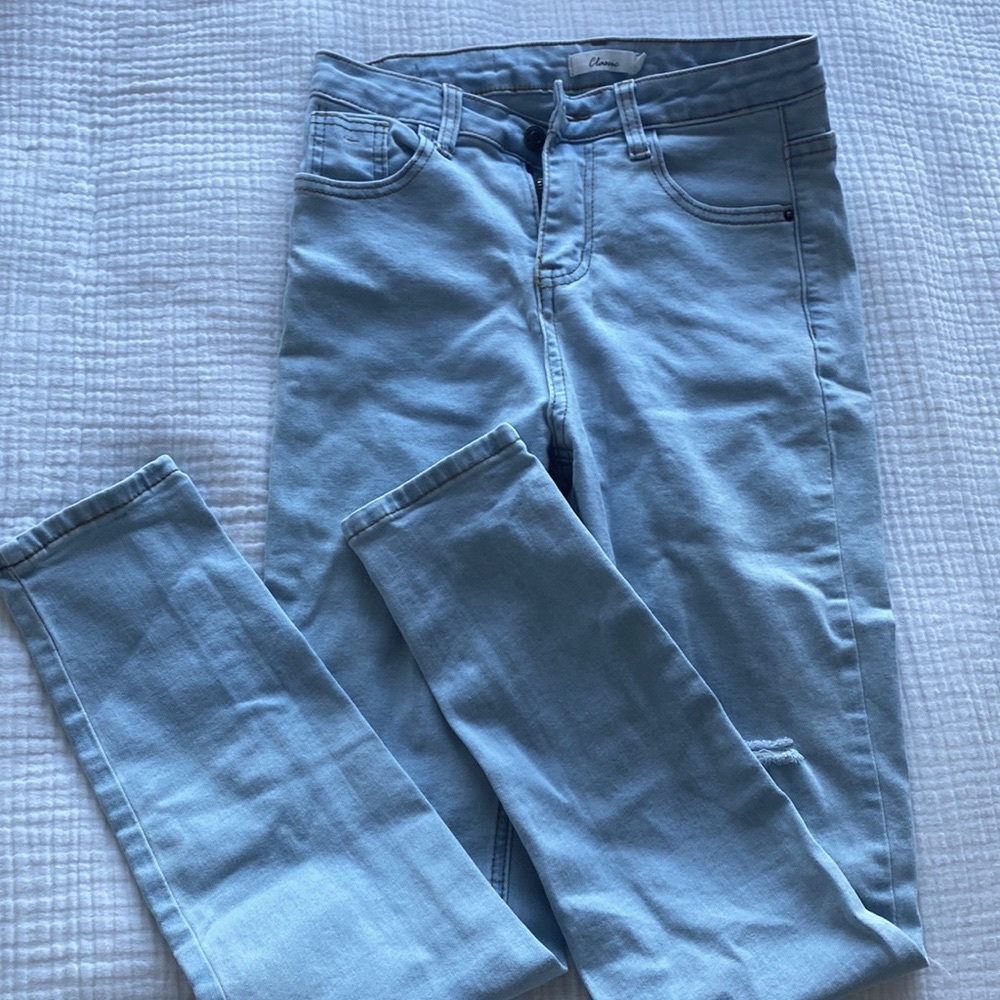 50% light blue jeans